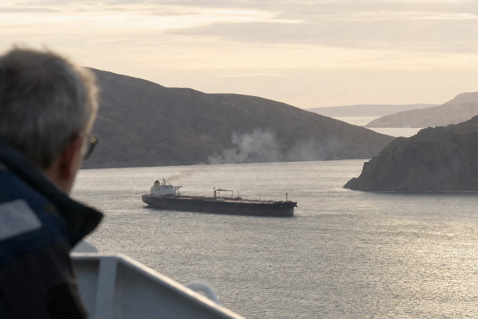 Olieprijs springt op na tankeraanval bij Hormuz